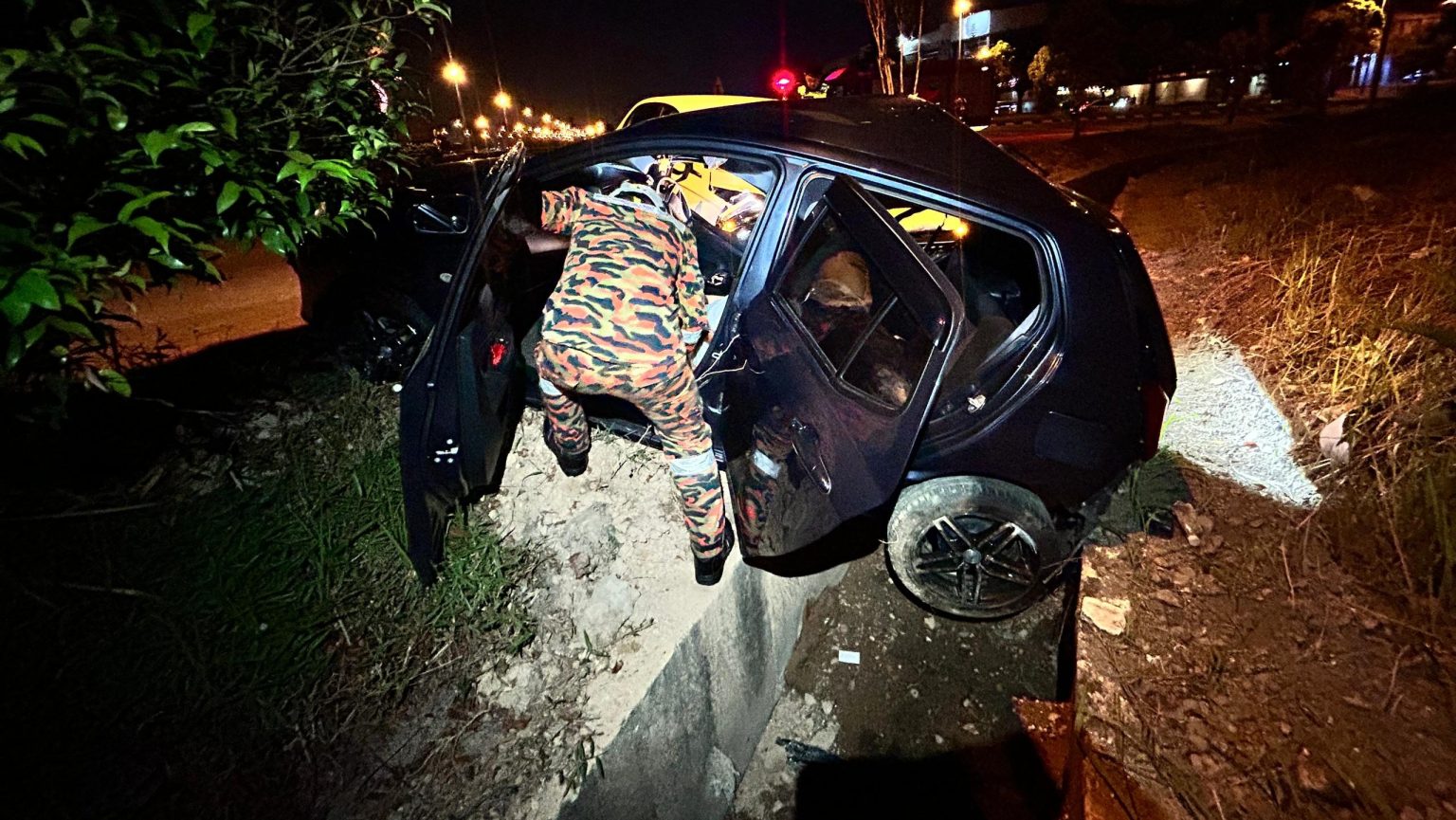 Two Injured in Early Morning Collision in Kuching A Wake-Up Call for Road Safety