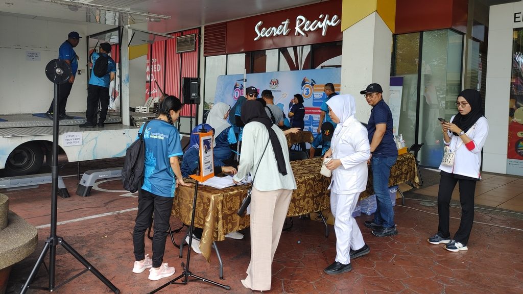 Wellness on Wheels Team Brings Health Services to Samarahan: A Successful Day of Wellness