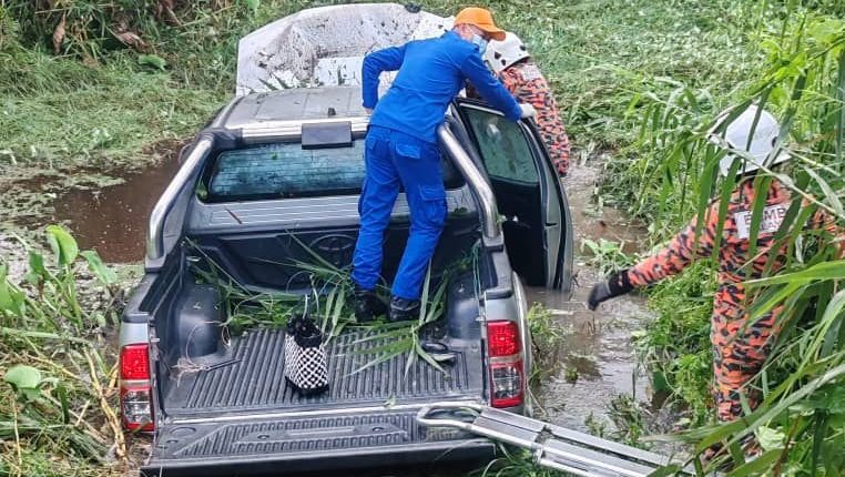 Woman Miraculously Escapes Unharmed in Sarawak Car Crash A Close Call in Asajaya