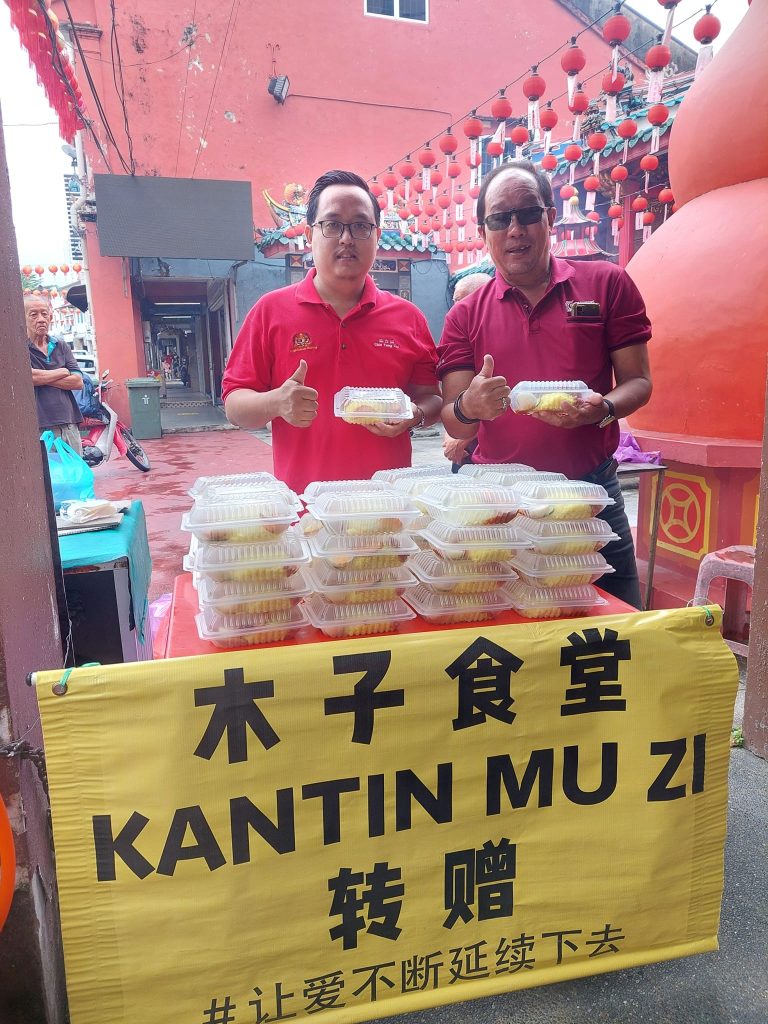 Dr. Kelvin Yii's Team Distributes 200 Free Meals for Chinese Lunar Observance