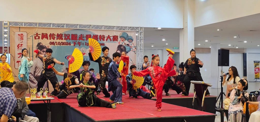 Hanfu Elegance Shines at Aeroville Sarawak's Traditional Fashion Show