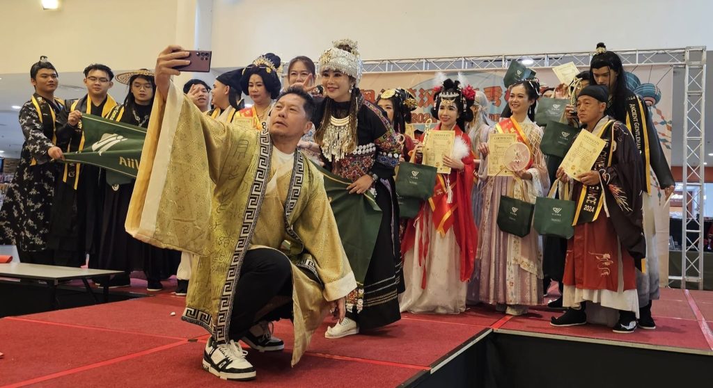 Hanfu Elegance Shines at Aeroville Sarawak's Traditional Fashion Show