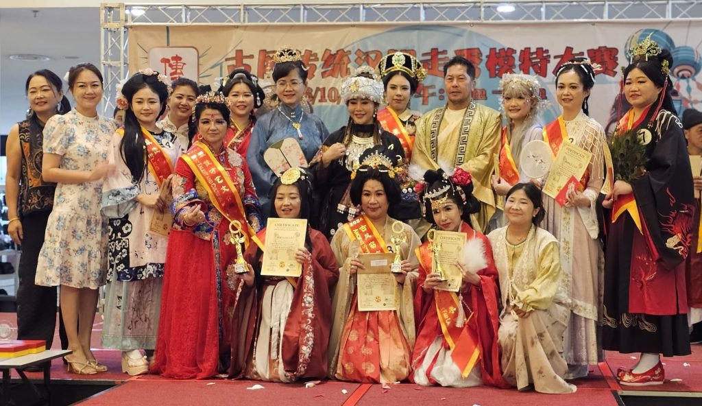 Hanfu Elegance Shines at Aeroville Sarawak's Traditional Fashion Show