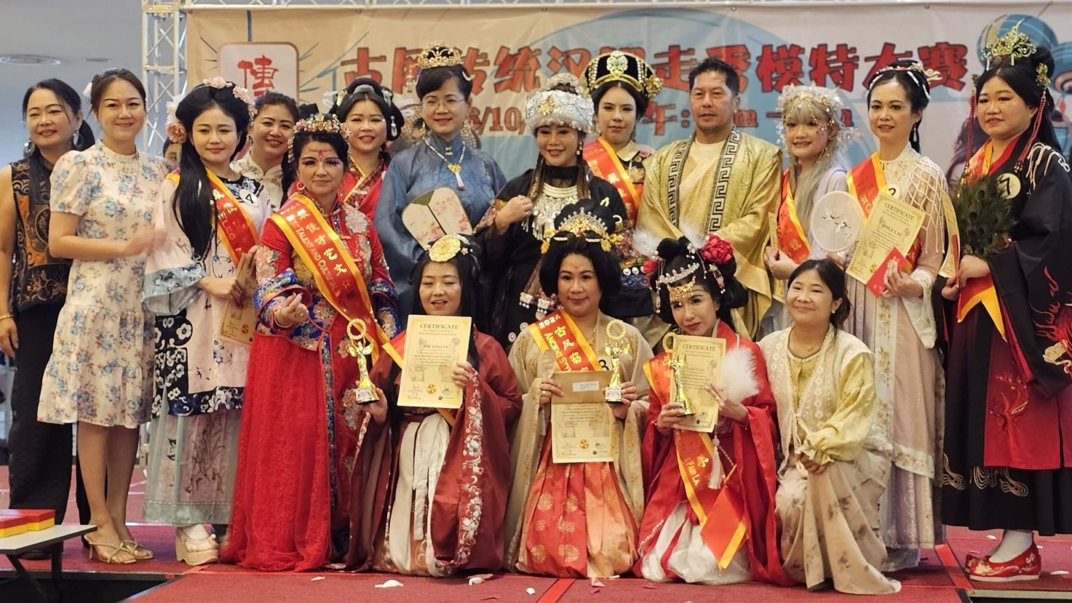 Hanfu Elegance Shines at Aeroville Sarawak's Traditional Fashion Show