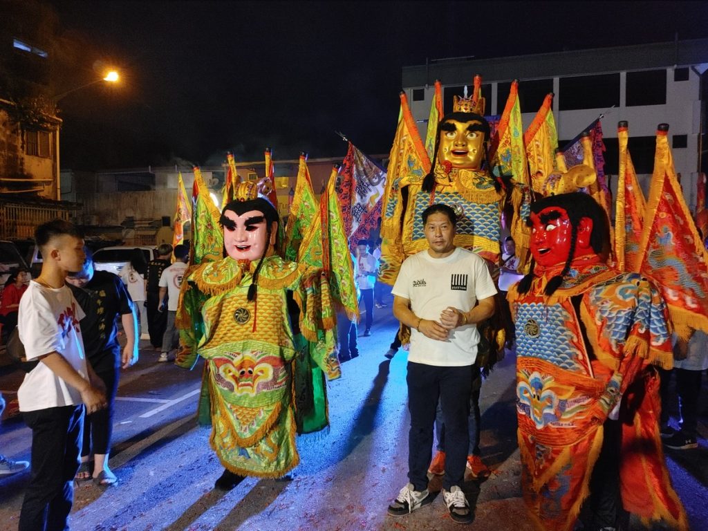 Kuching's Nezha Temple Parade Captivates Crowds with Spectacular Celebrations