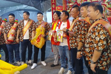 Kuching's Nezha Temple Parade Captivates Crowds with Spectacular Celebrations