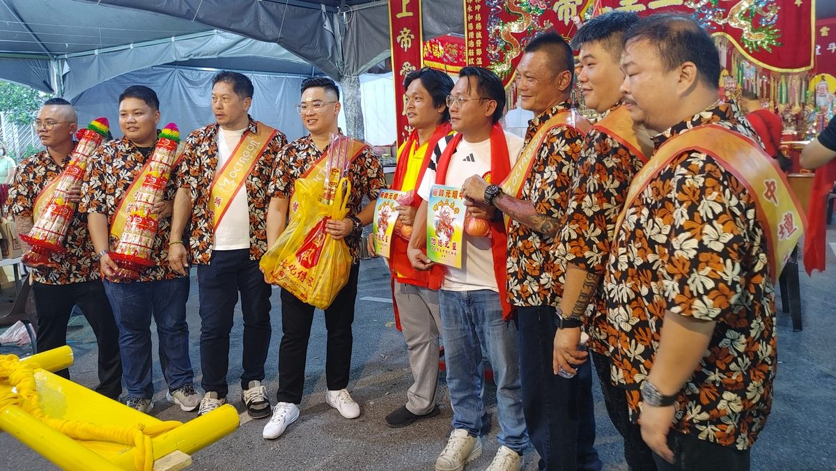 Kuching's Nezha Temple Parade Captivates Crowds with Spectacular Celebrations