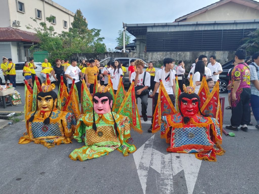 Kuching's Nezha Temple Parade Captivates Crowds with Spectacular Celebrations