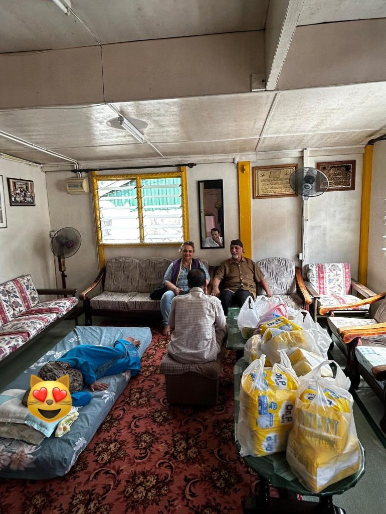 Lions Club Kuching Unity Brings Essential Aid to Elderly Couple in Need at Kpg Pulo Hilir, Petra Jaya