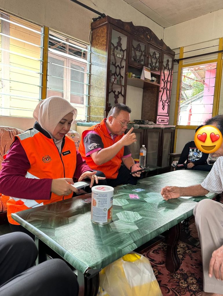 Lions Club Kuching Unity Brings Essential Aid to Elderly Couple in Need at Kpg Pulo Hilir, Petra Jaya