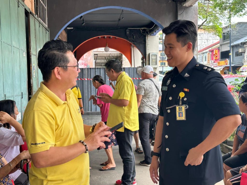 SUPP Kuching Distributes 100 Free Vegetarian Lunches in Padungan!