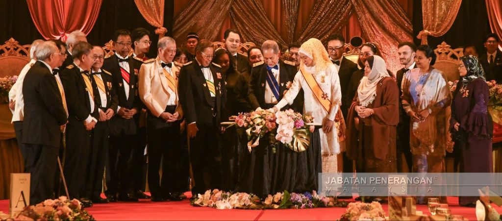 Sarawak Honors TYT’s 78th Birthday with Grand Banquet and Star Performances