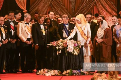 Sarawak Honors TYT’s 78th Birthday with Grand Banquet and Star Performances