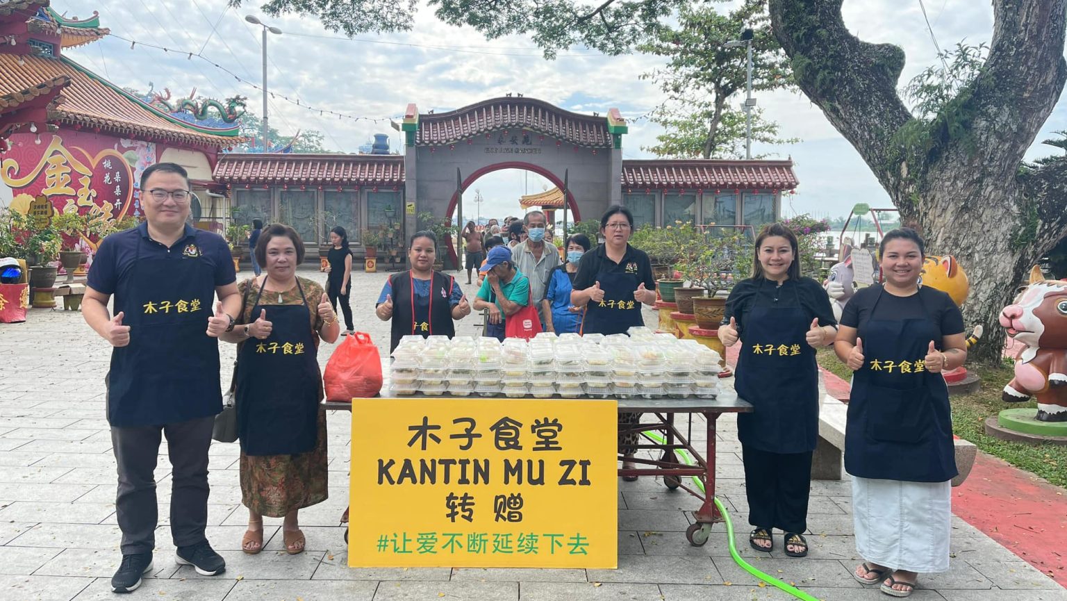 Alice Lau Leads Heartwarming Food Distribution at Tua Pek Kong Temple, Lanang