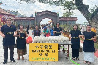 Alice Lau Leads Heartwarming Food Distribution at Tua Pek Kong Temple, Lanang