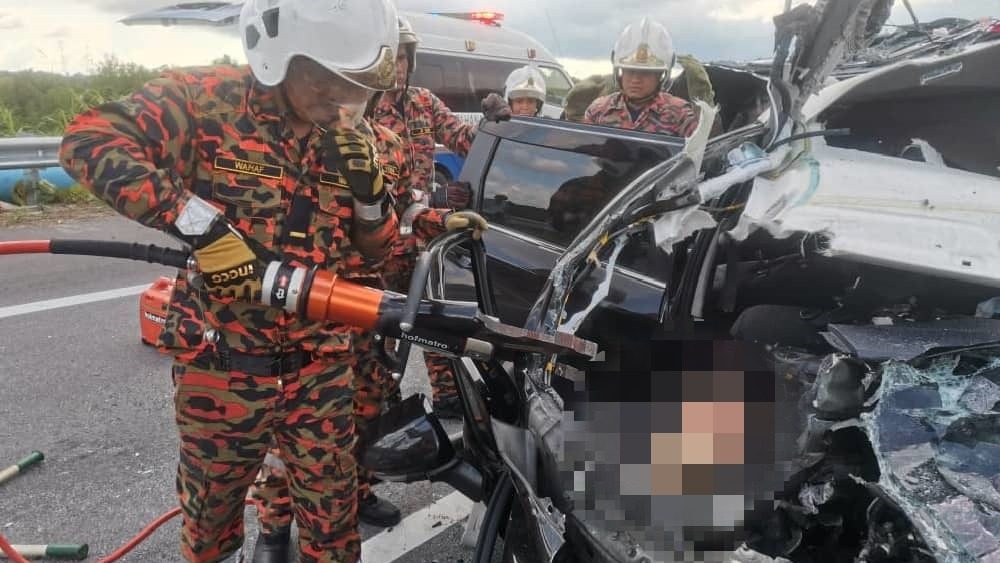 Pan Borneo Highway Crash Near Sarikei 8 Dead, MPV Fleeing Police