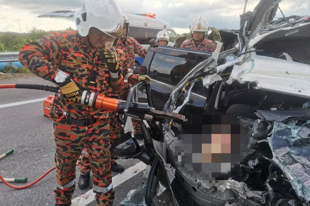 Pan Borneo Highway Crash Near Sarikei 8 Dead, MPV Fleeing Police