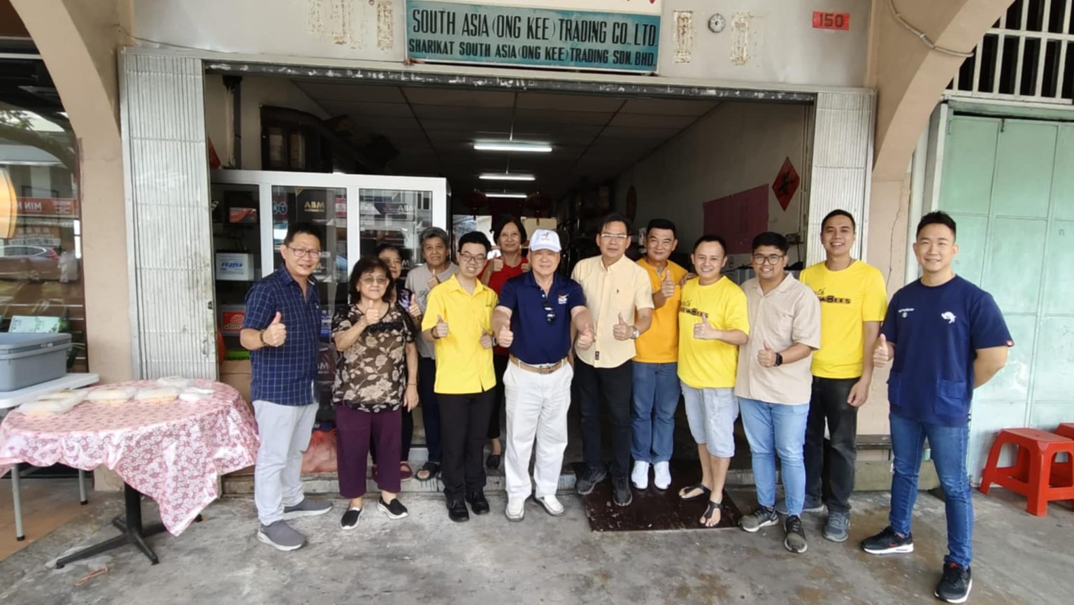 SUPP Kuching Youth Shares 100 Free Meals, Spreads Unity in Padungan