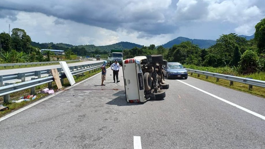 Serious Accident on Sri Aman-Kuching Highway Hilux Driver Thrown Out in Collision with Parked Lorry