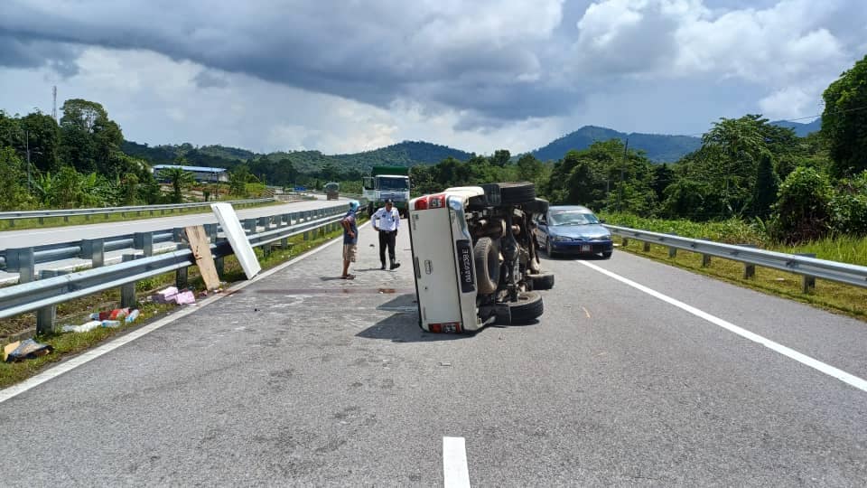 Serious Accident on Sri Aman-Kuching Highway Hilux Driver Thrown Out in Collision with Parked Lorry