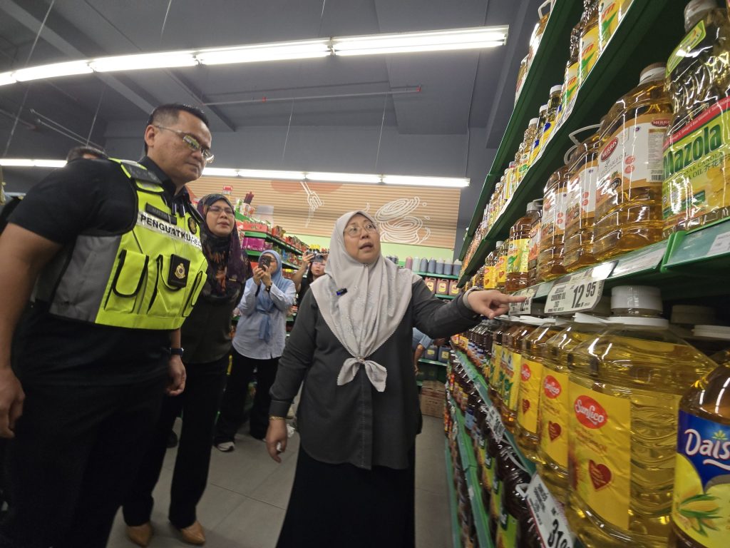 Smuggling of Subsidised Goods at Sarawak Border Persists, Says Minister