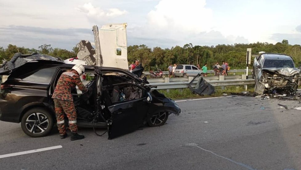 Tragedy on Pan Borneo Highway Eight Dead, Two Injured in Fatal Crash