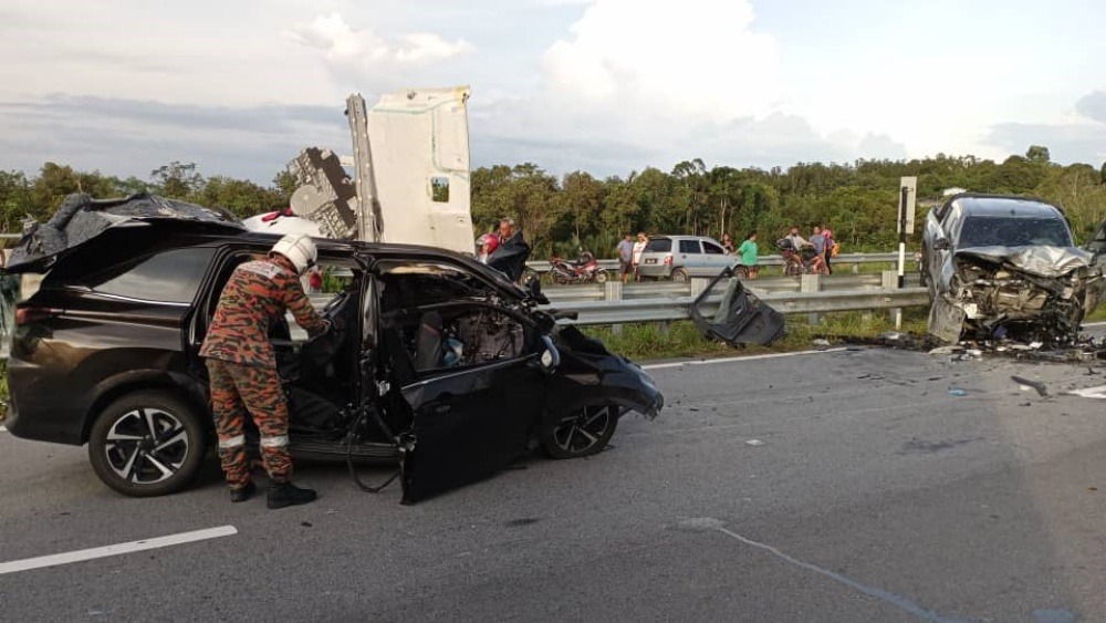 Tragedy on Pan Borneo Highway Eight Dead, Two Injured in Fatal Crash