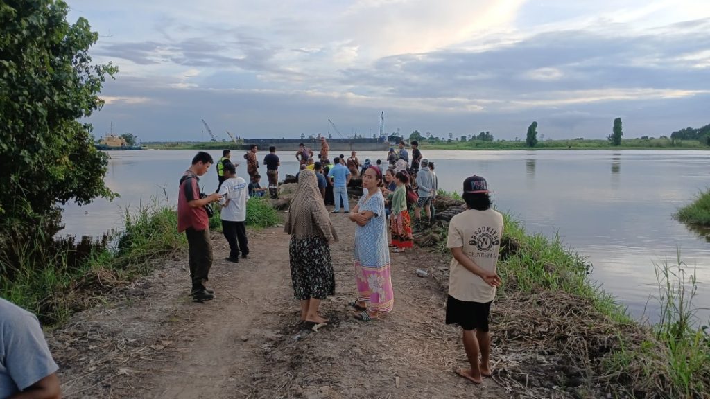 Crocodile Attack Suspected Indonesian Man Missing in Kuala Baram