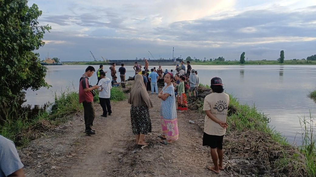 Crocodile Attack Suspected Indonesian Man Missing in Kuala Baram