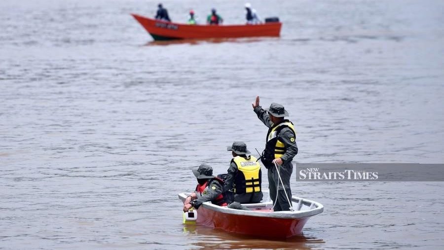 Elderly Man Missing in Boat Tragedy While Searching for Durians in Belaga