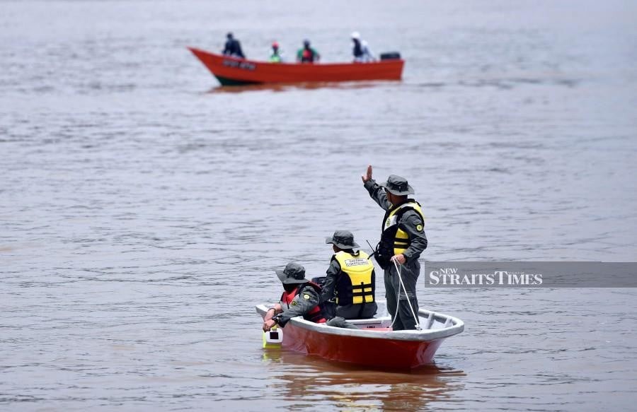 Elderly Man Missing in Boat Tragedy While Searching for Durians in Belaga