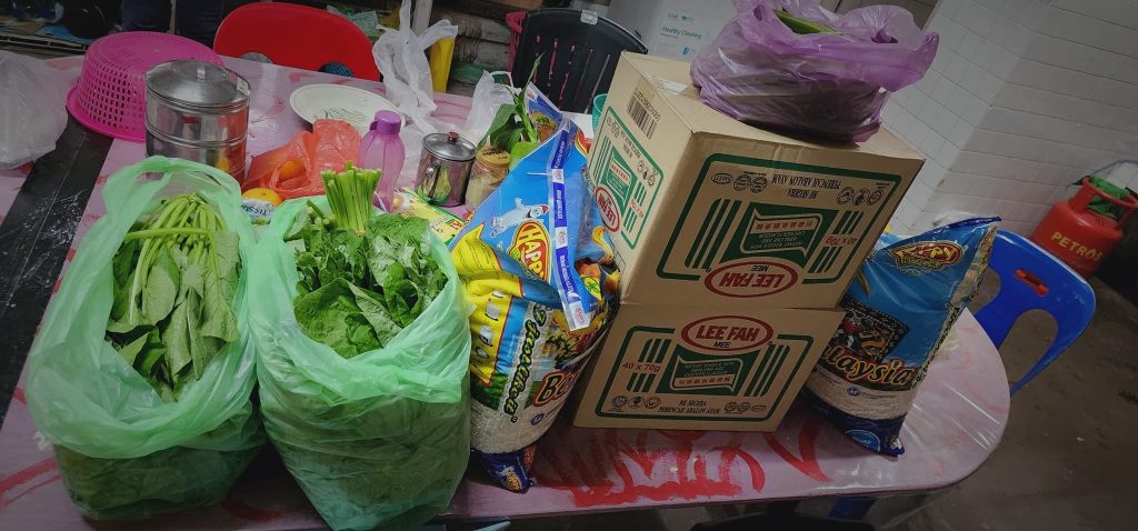 Kindness in Action: Kapitan Tan Kun Gee and Team Deliver Food Aid to the Needy