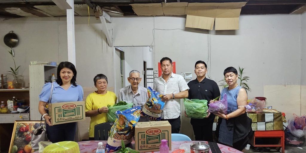 Kindness in Action: Kapitan Tan Kun Gee and Team Deliver Food Aid to the Needy