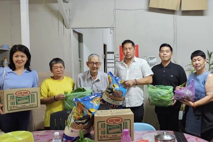 Kindness in Action: Kapitan Tan Kun Gee and Team Deliver Food Aid to the Needy