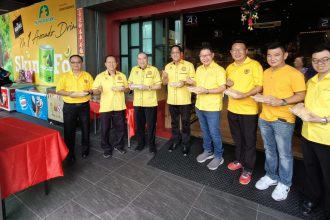 Kuching Residents Treated to Free Vegetarian Lunch by Team Share Love