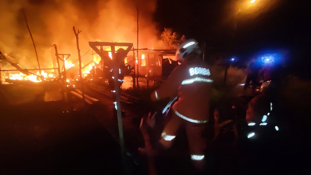 Massive Fire Destroys Wooden House in Kampung Seri Petanak, Mukah