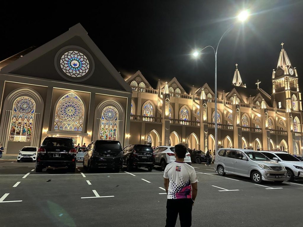 Overflowing Faith St Peter’s Church Padungan Hosts First Midnight Mass