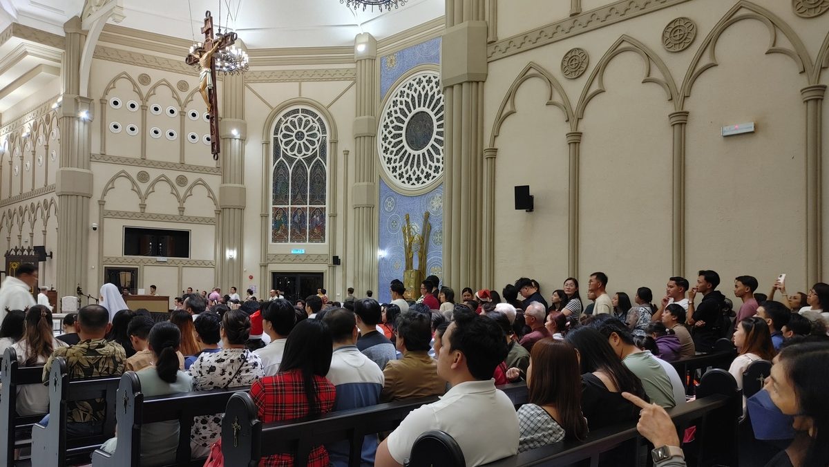 Overflowing Faith St Peter’s Church Padungan Hosts First Midnight Mass