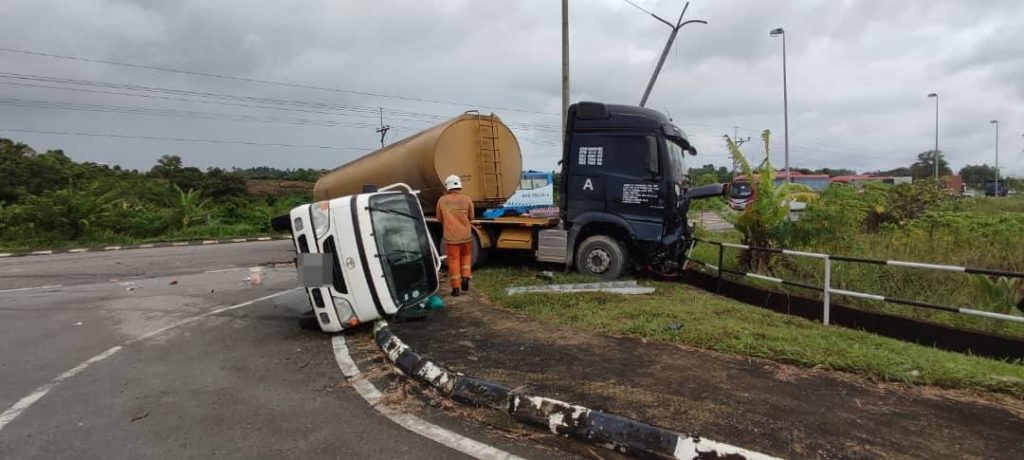 Proton Saga Driver Injured in Multi-Vehicle Crash on Jalan Pesisir Pantai