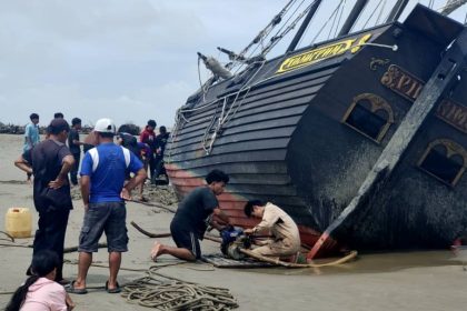 Russian Yacht Crew Rescued After Sandbar Mishap Near Kuala Oya Beach