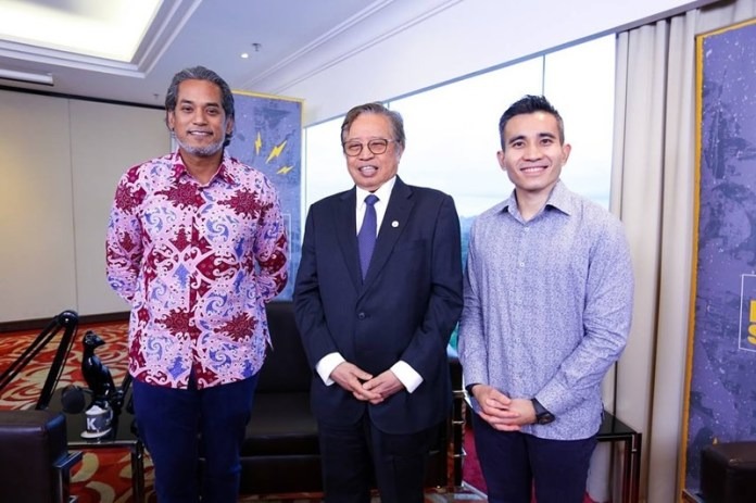 Sarawak Premier Honoured as ‘Newsmaker of the Year’ by Keluar Sekejap