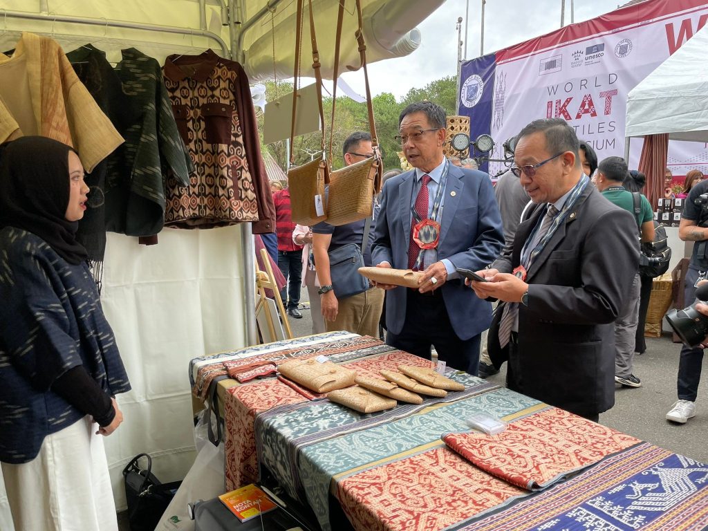 Sarawak Shines at World Ikat Textiles Symposium in the Philippines