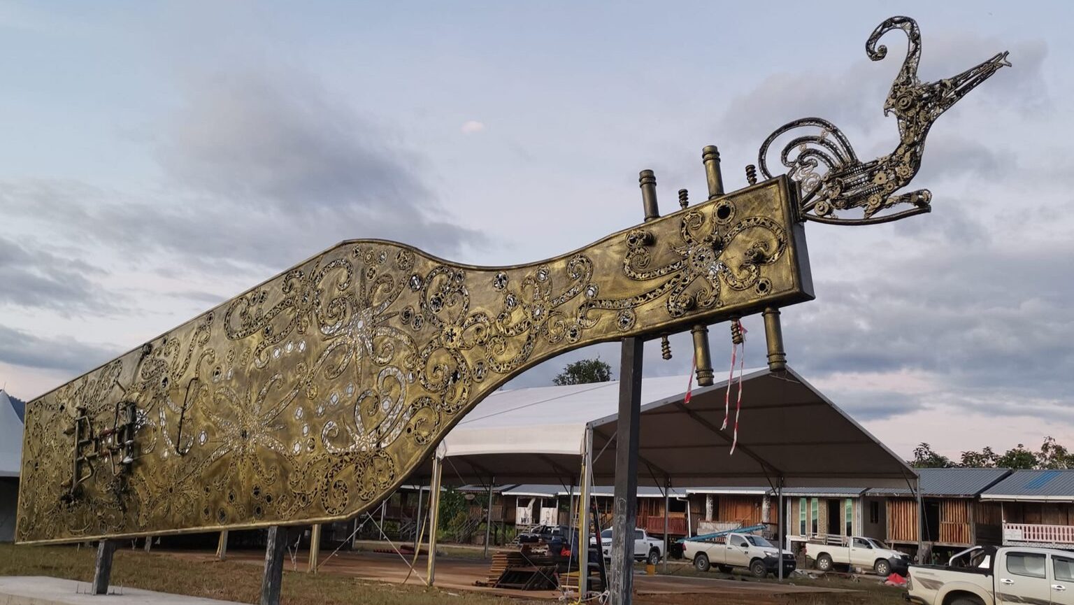 Sarawak Unveils World’s Largest Sape Sculpture in Belaga A Symbol of Unity and Sustainability