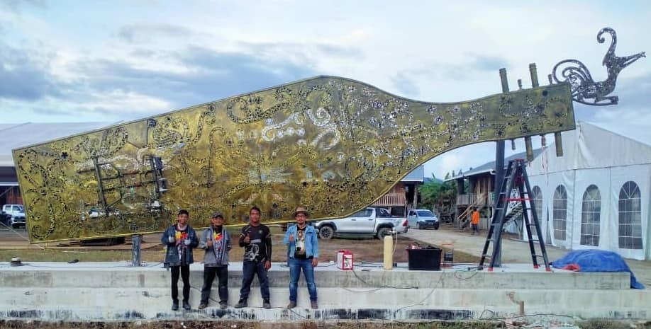 Sarawak Unveils World’s Largest Sape Sculpture in Belaga A Symbol of Unity and Sustainability