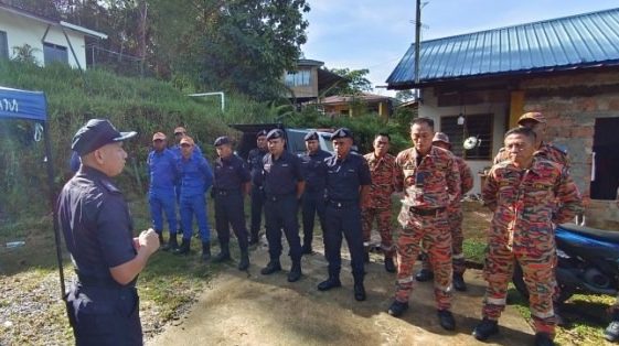 Search On SAR Team Hunts for Missing Man in Limbang Farmland