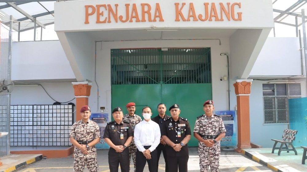 Sultan of Selangor Pardons First Prisoner with PhD on His Birthday