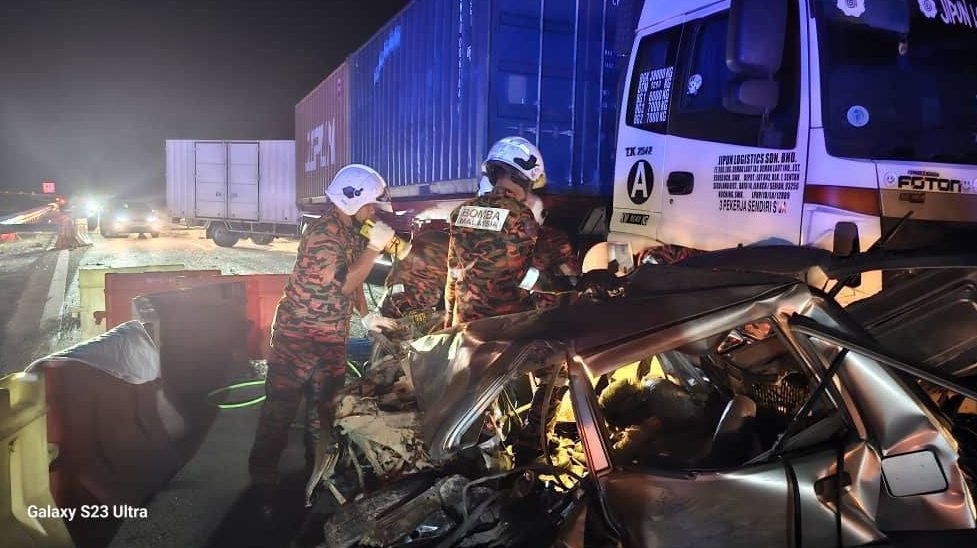 Tragic Collision Two Dead in Perodua Kancil and Trailer Crash on Pan-Borneo