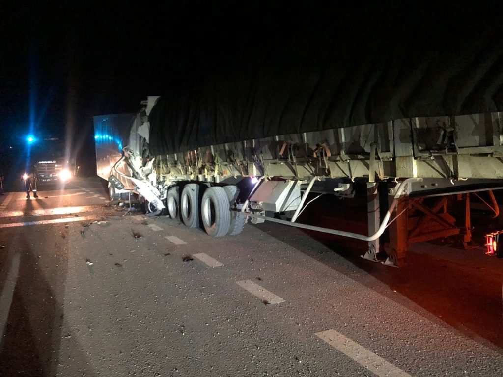 Tragic Crash Near Suai Two Men Killed in Cargo Truck Collision with Trailer Lorry