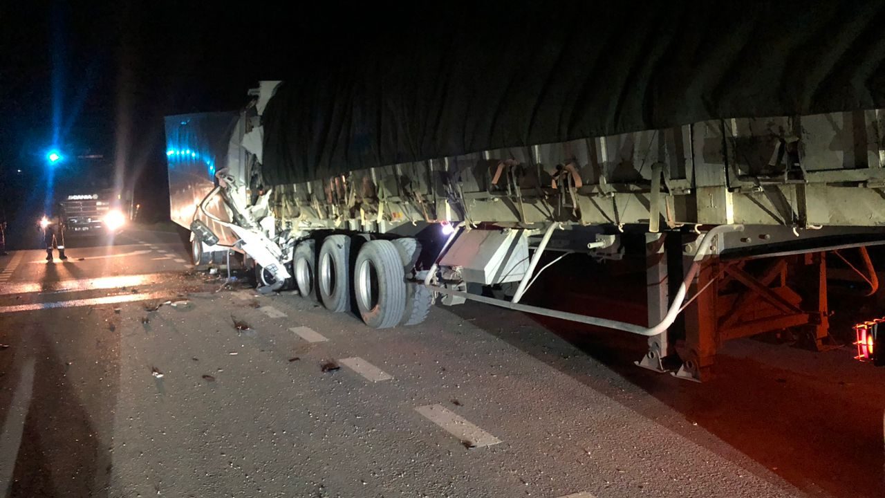 Tragic Crash Near Suai Two Men Killed in Cargo Truck Collision with Trailer Lorry