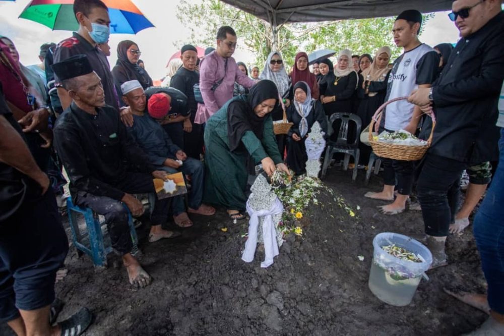 Tragic Farewell Nurul Asikin Lan Laid to Rest Amid Tears and Prayers